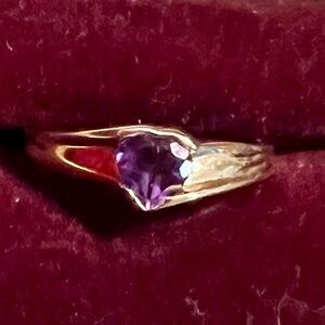 Vintage 10K Gold & Heart 💜 Amethyst Women's Ring - size 6.5